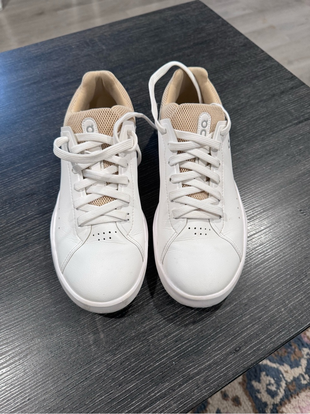On Women's THE ROGER Advantage Shoes white beige - Picture 2 of 9